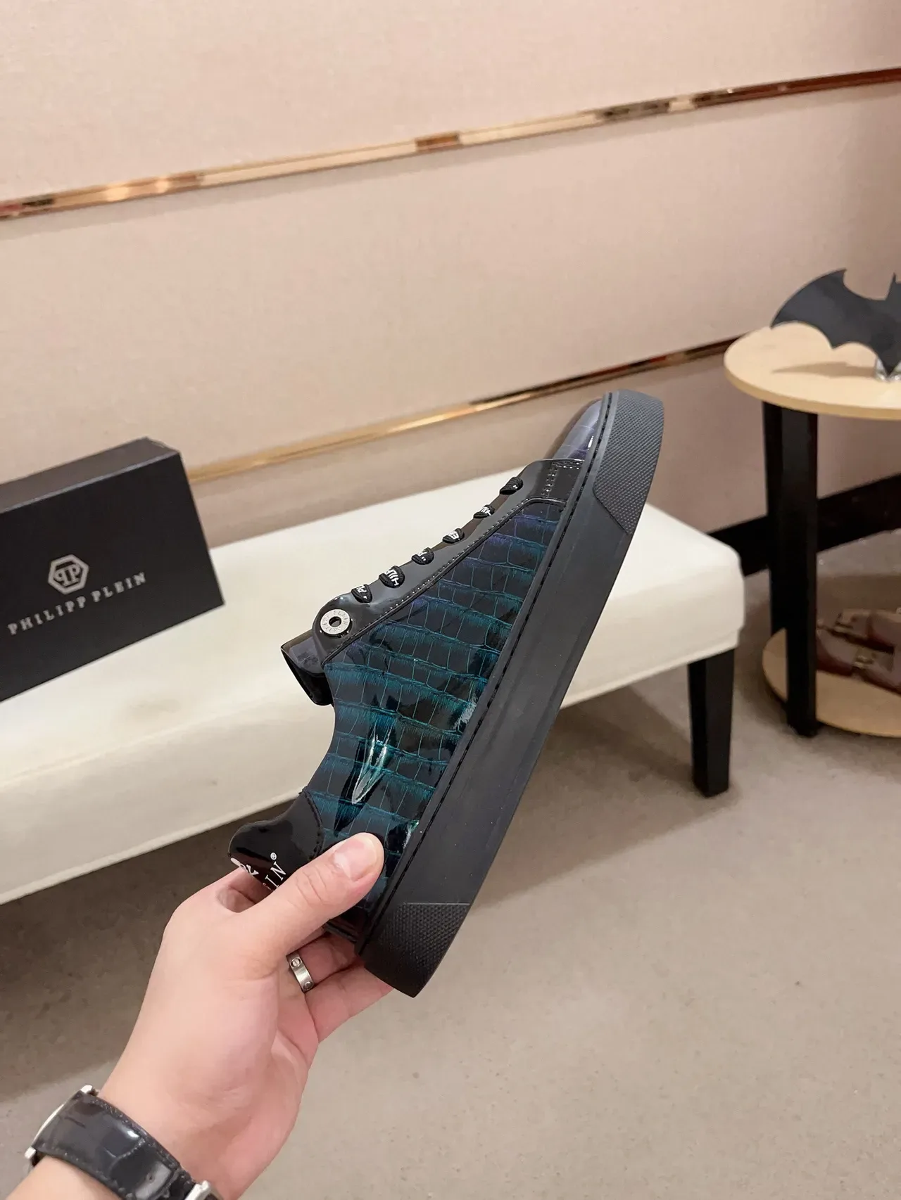Philipp Plein Preto Azul brilhante como patentado com textura de crocodilo embossado sneakers lifestyle 5