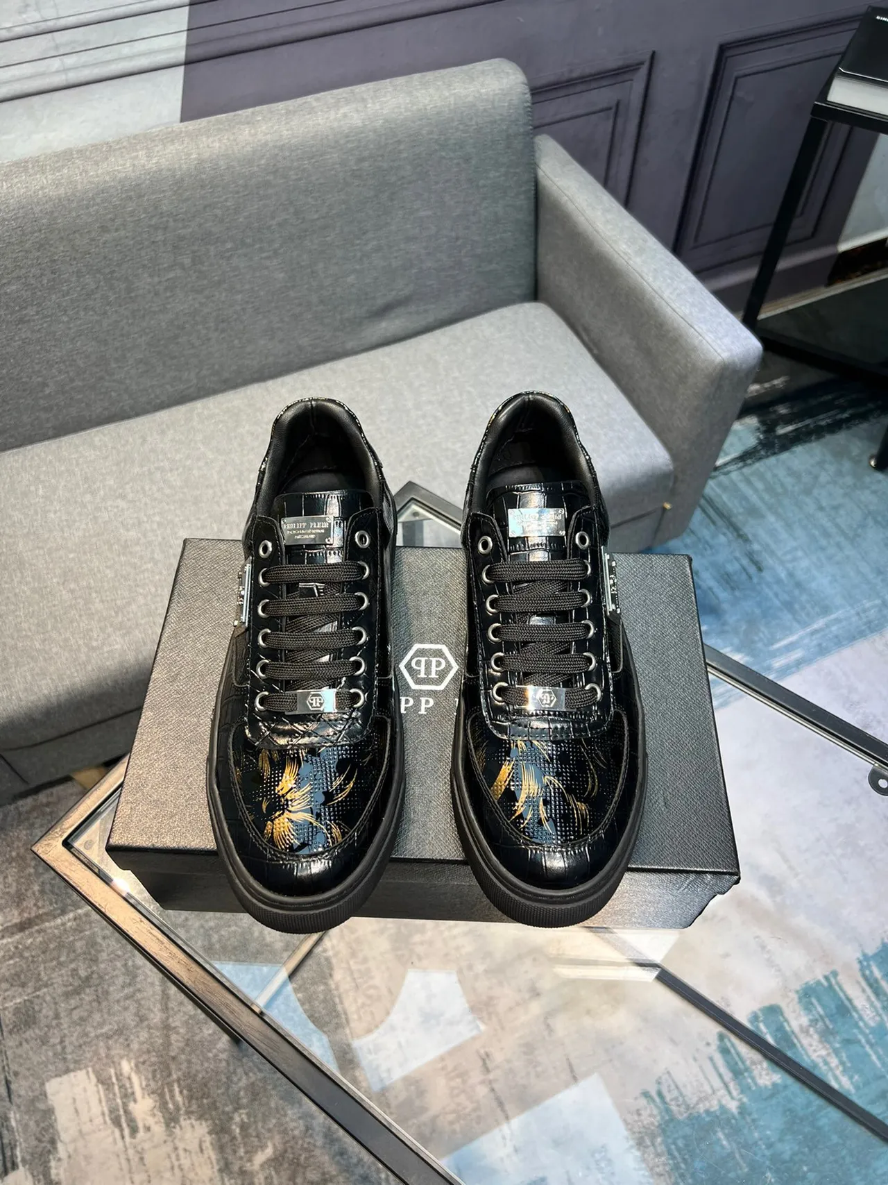 Philipp Plein Sneakers Lifestyle en Cuir Patenté Noir avec Broderie Phoenix 2