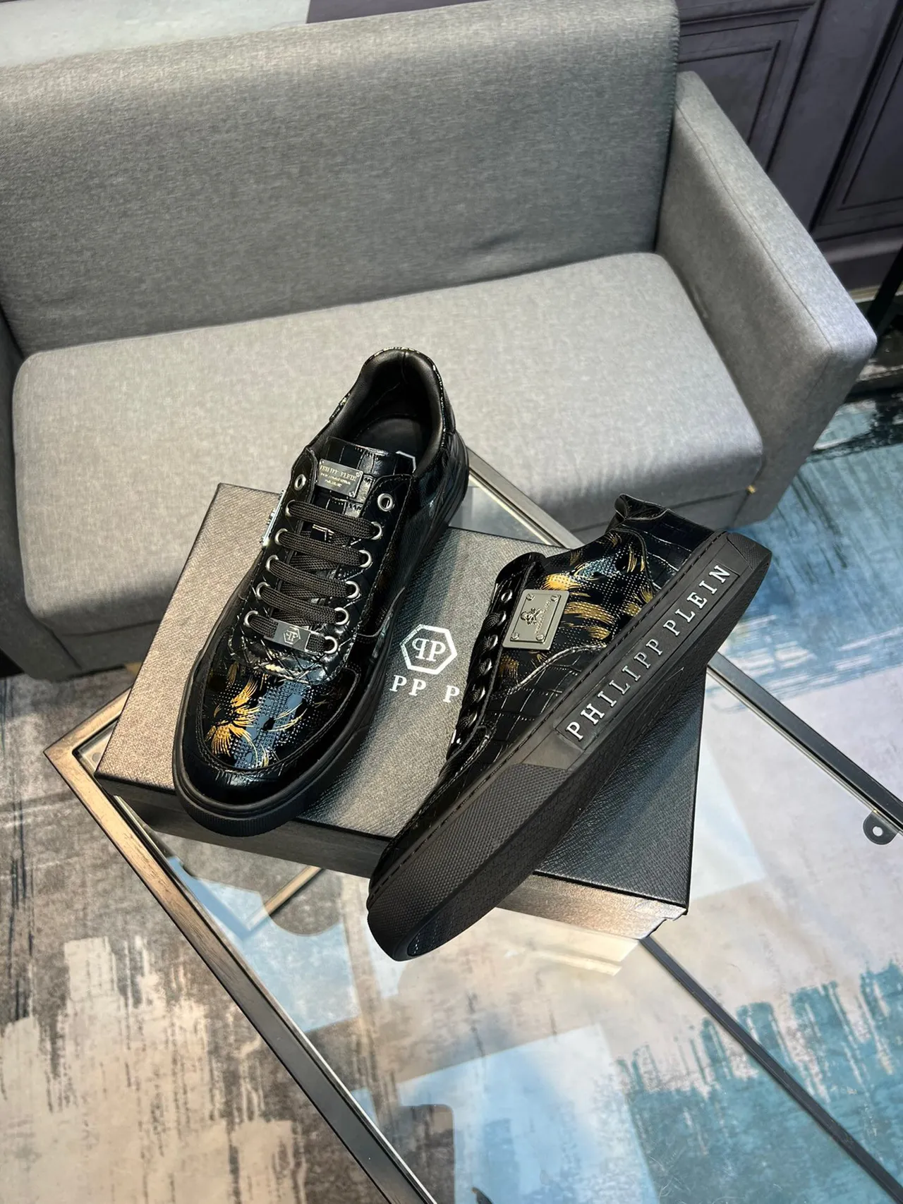 Philipp Plein Sneakers Lifestyle en Cuir Patenté Noir avec Broderie Phoenix 3