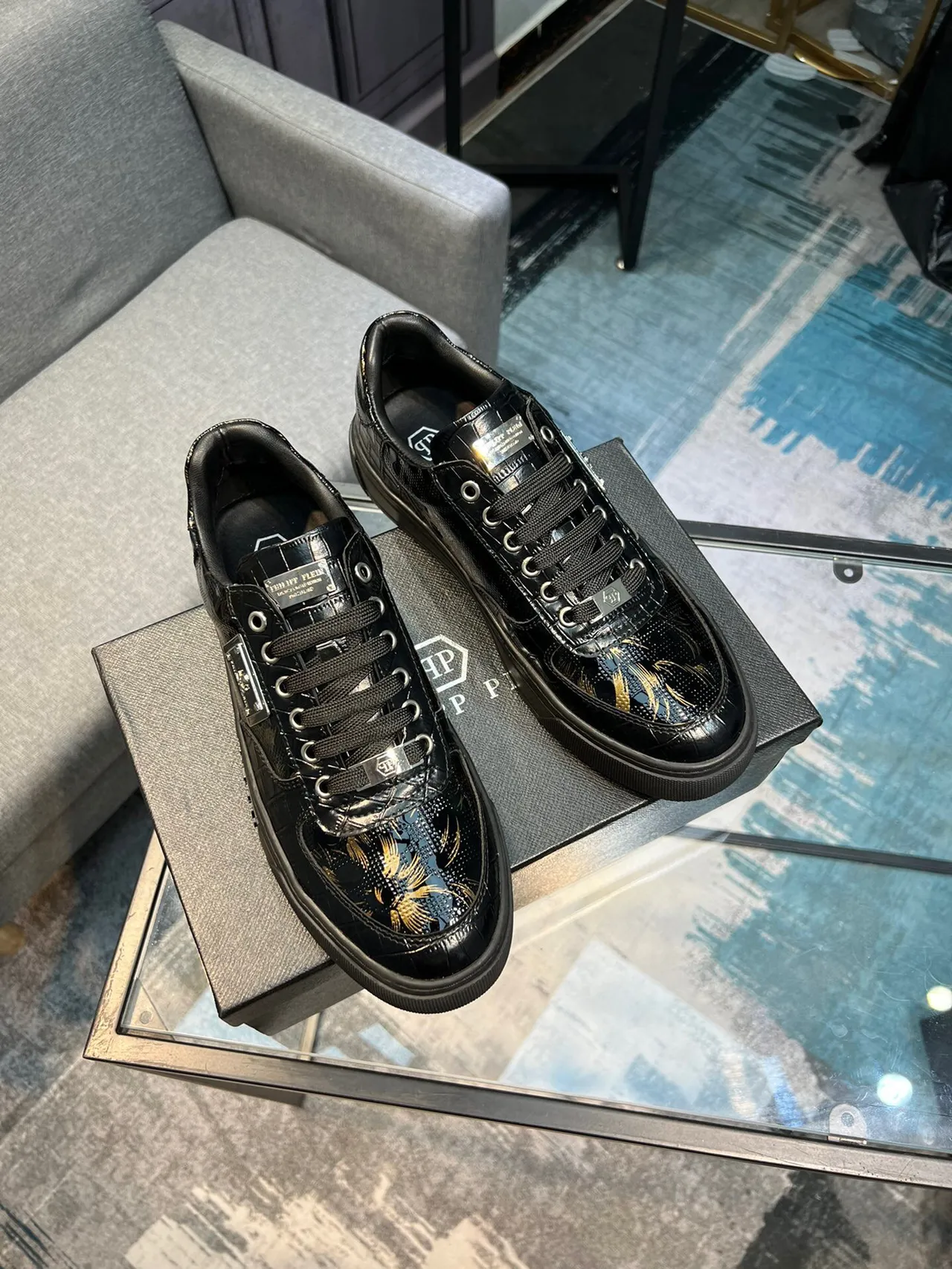 Philipp Plein Sneakers Lifestyle en Cuir Patenté Noir avec Broderie Phoenix 4