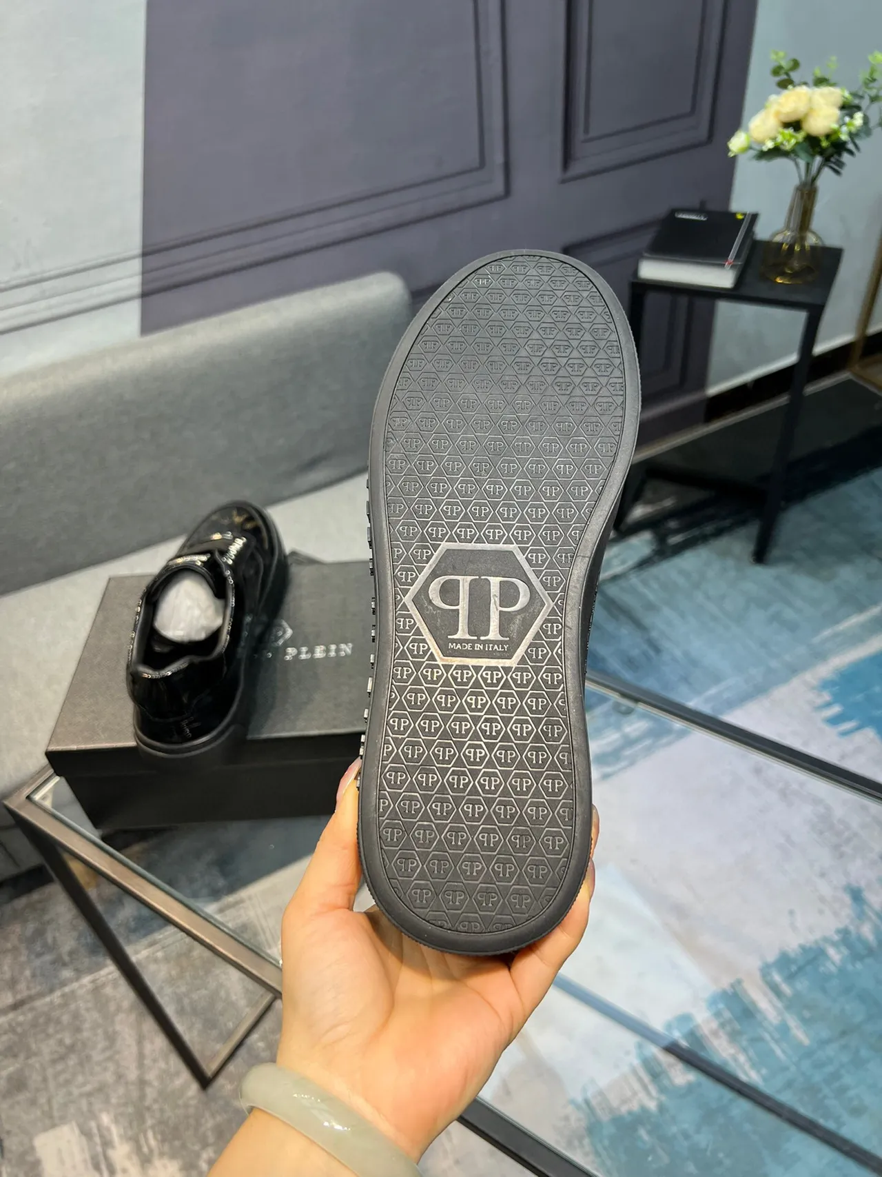 Philipp Plein Sneakers Lifestyle en Cuir Patenté Noir avec Broderie Phoenix 6