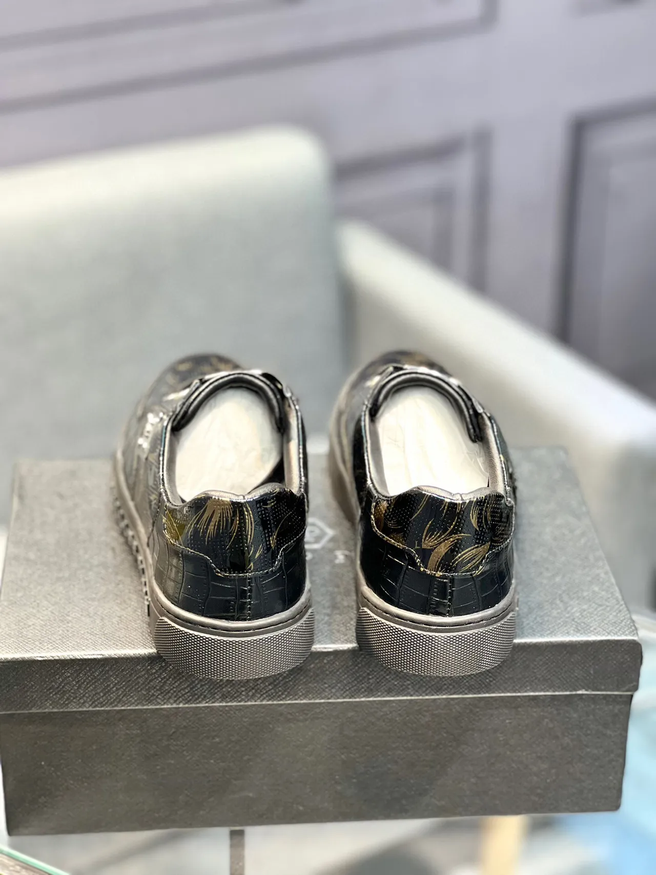 Philipp Plein Sneakers Lifestyle en Cuir Patenté Noir avec Broderie Phoenix 7