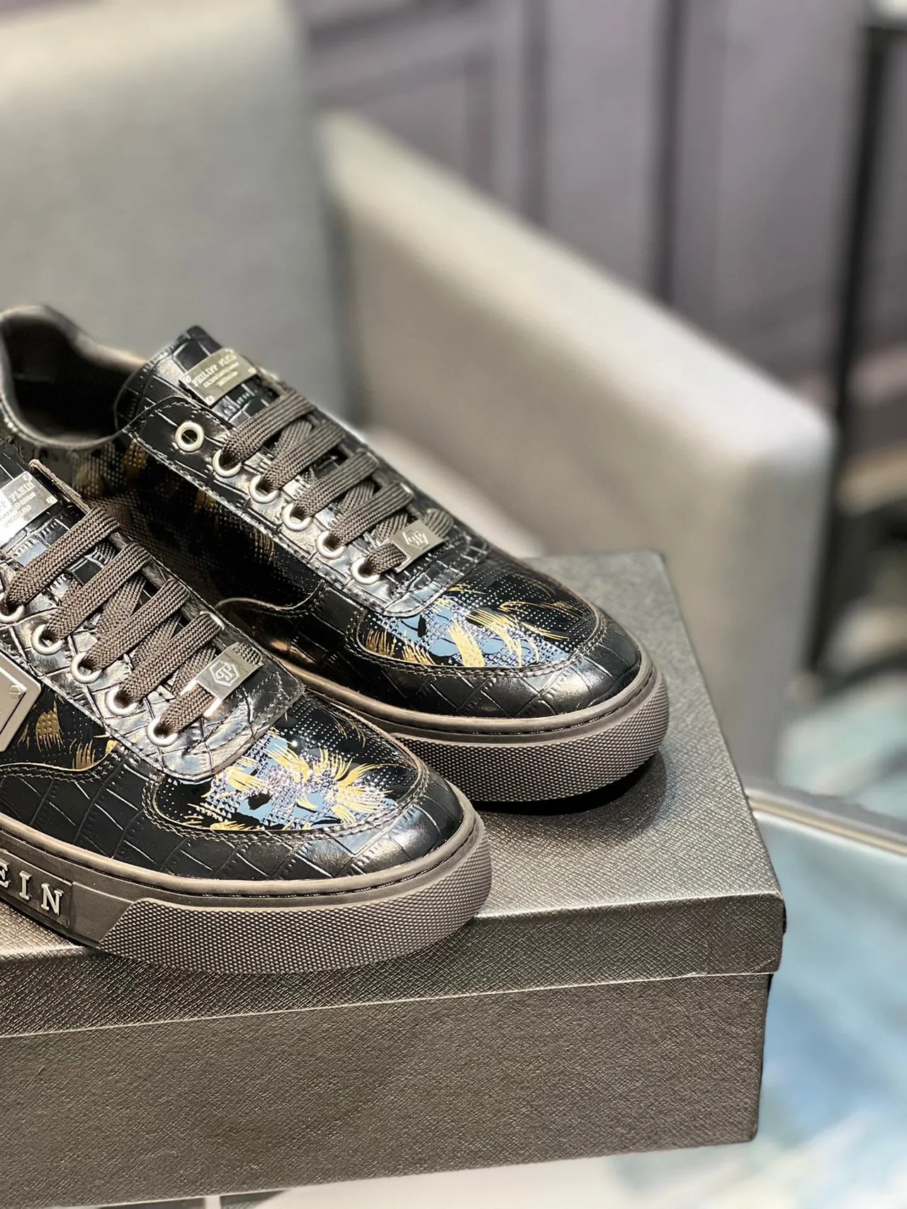 Philipp Plein Sneakers Lifestyle en Cuir Patenté Noir avec Broderie Phoenix 8