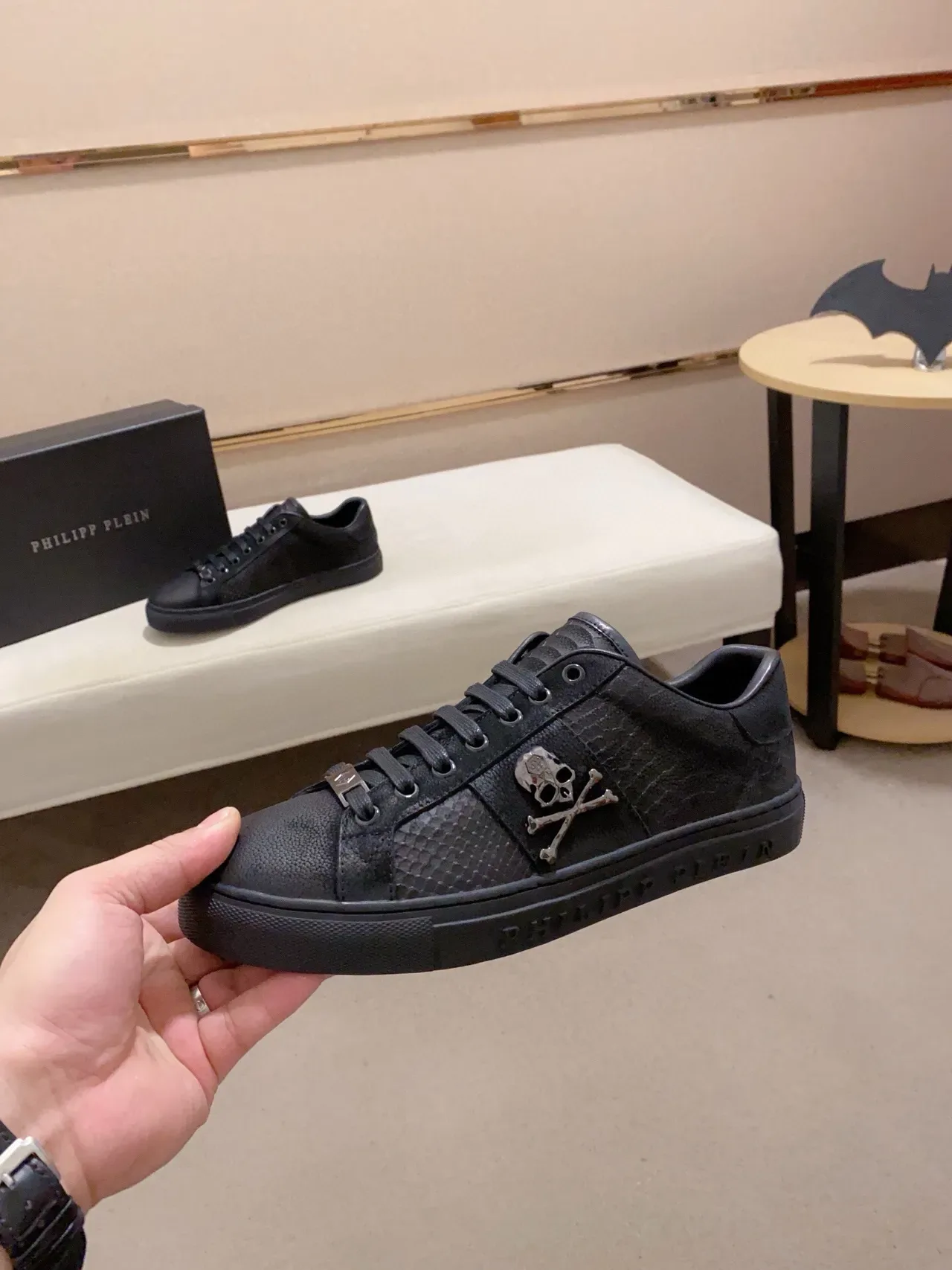 Philipp Plein Sneakers Lifestyle Noir Argent Cuir et Texturé Écailles de Serpent Emblème Métal 3