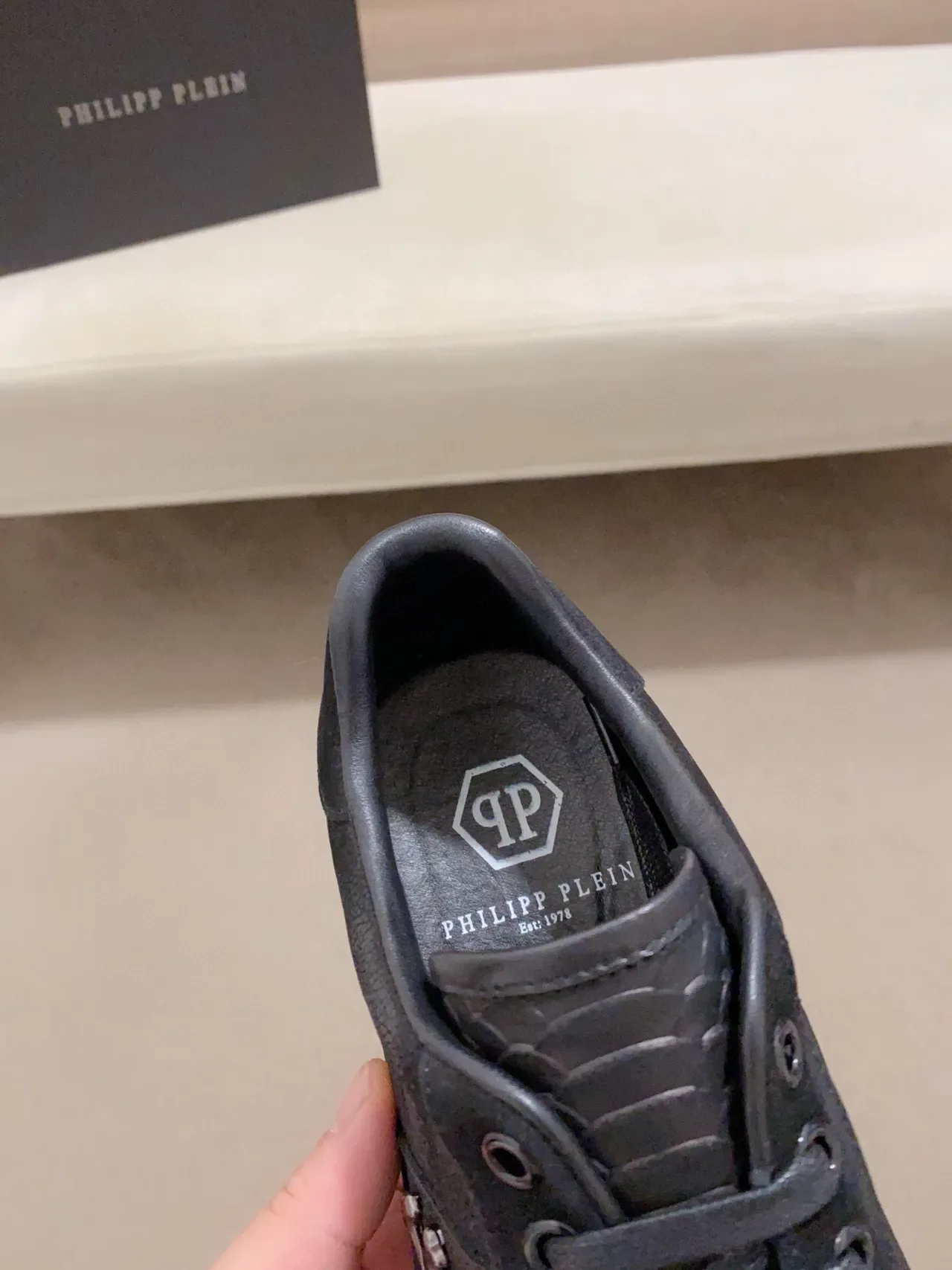 Philipp Plein Sneakers Lifestyle Noir Argent Cuir et Texturé Écailles de Serpent Emblème Métal 6