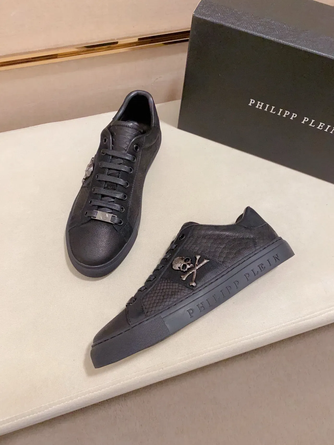 Philipp Plein Sneakers Lifestyle Noir Argent Cuir et Texturé Écailles de Serpent Emblème Métal 7