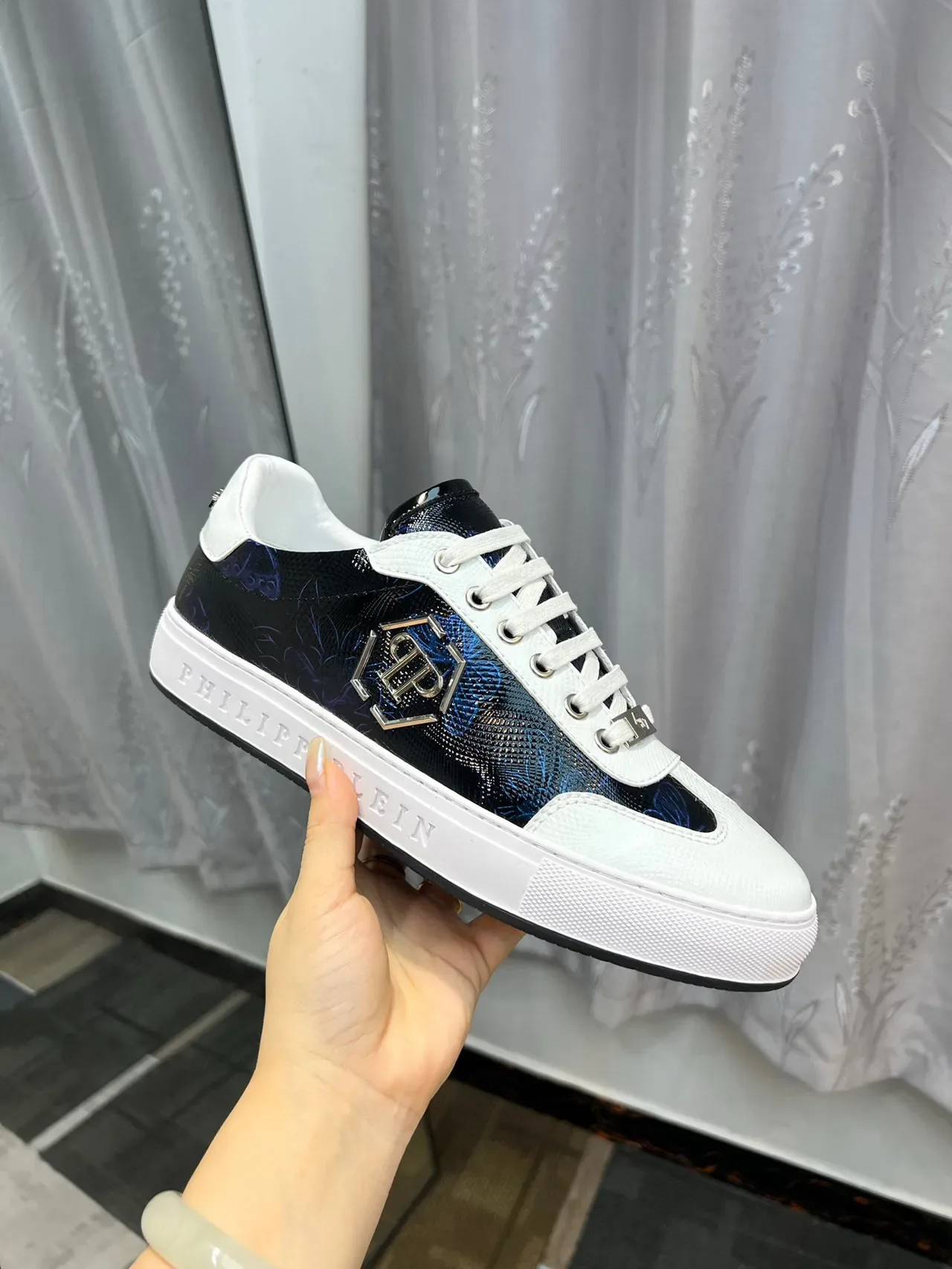 Philipp Plein Sneakers basses noires et blanches à lacets 6