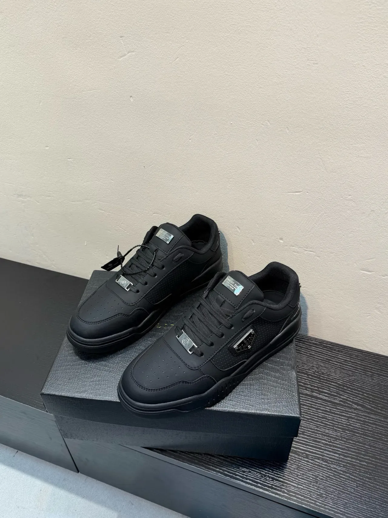 Philipp Plein STREET KING basket lifestyle en cuir tout noir 3