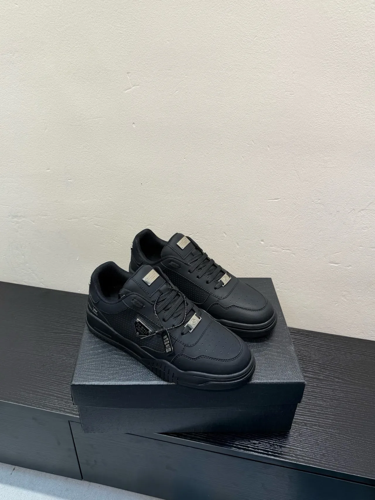 Philipp Plein STREET KING basket lifestyle en cuir tout noir 5