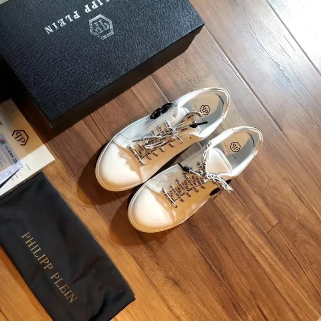Philipp Plein Tênis Lifestyle Branco e Preto Low-Top de Couro Sintético Suave na Parte Superior 4