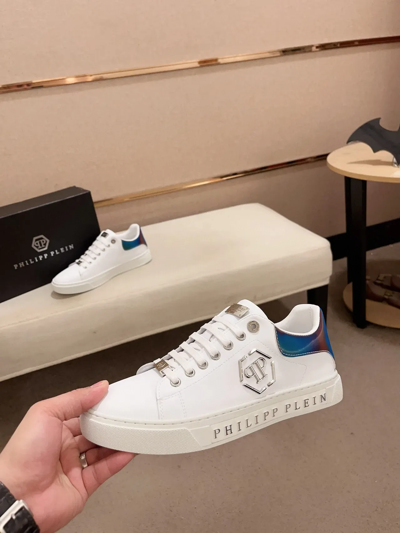 Philipp Plein Sneakers Lifestyle Blances Bleues Cuir Supérieur Tab Talon Iridescent 3