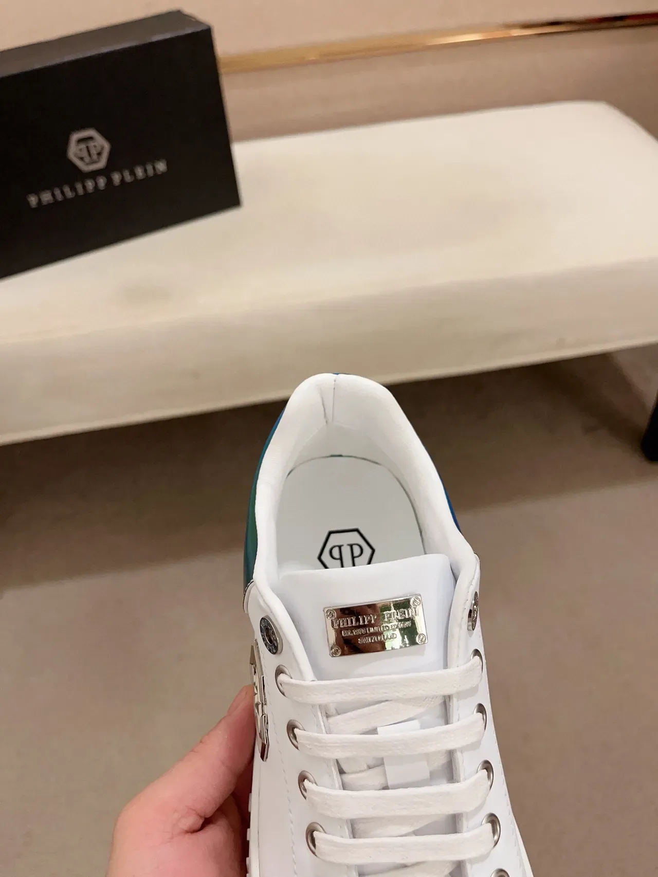 Philipp Plein Sneakers Lifestyle Blances Bleues Cuir Supérieur Tab Talon Iridescent 6