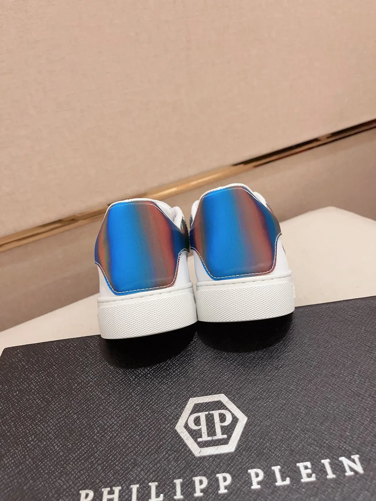 Philipp Plein Sneakers Lifestyle Blances Bleues Cuir Supérieur Tab Talon Iridescent 8