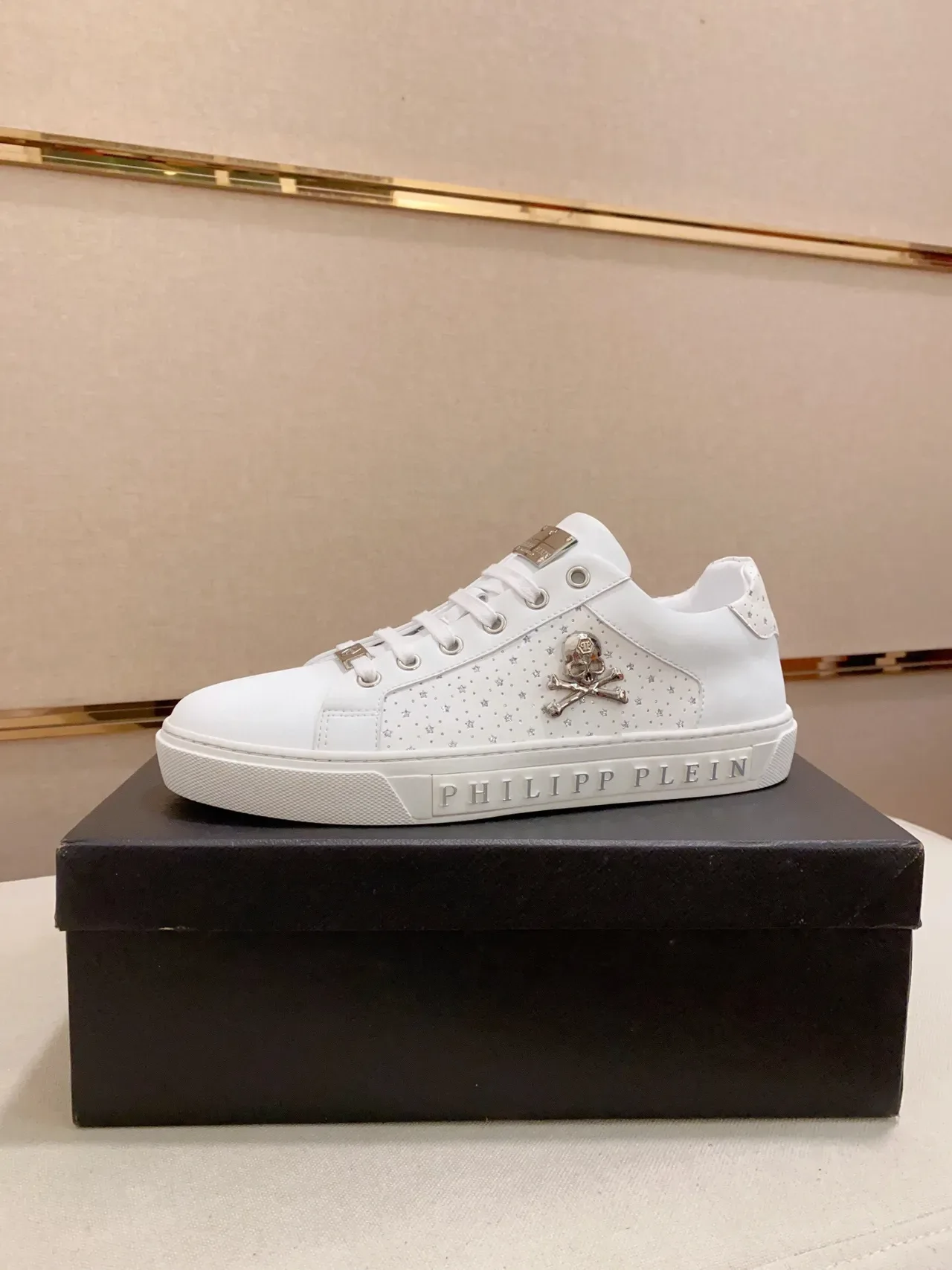Philipp Plein Sneakers Lifestyle Blanches avec Emblème de Crâne Perforé Étoile 3