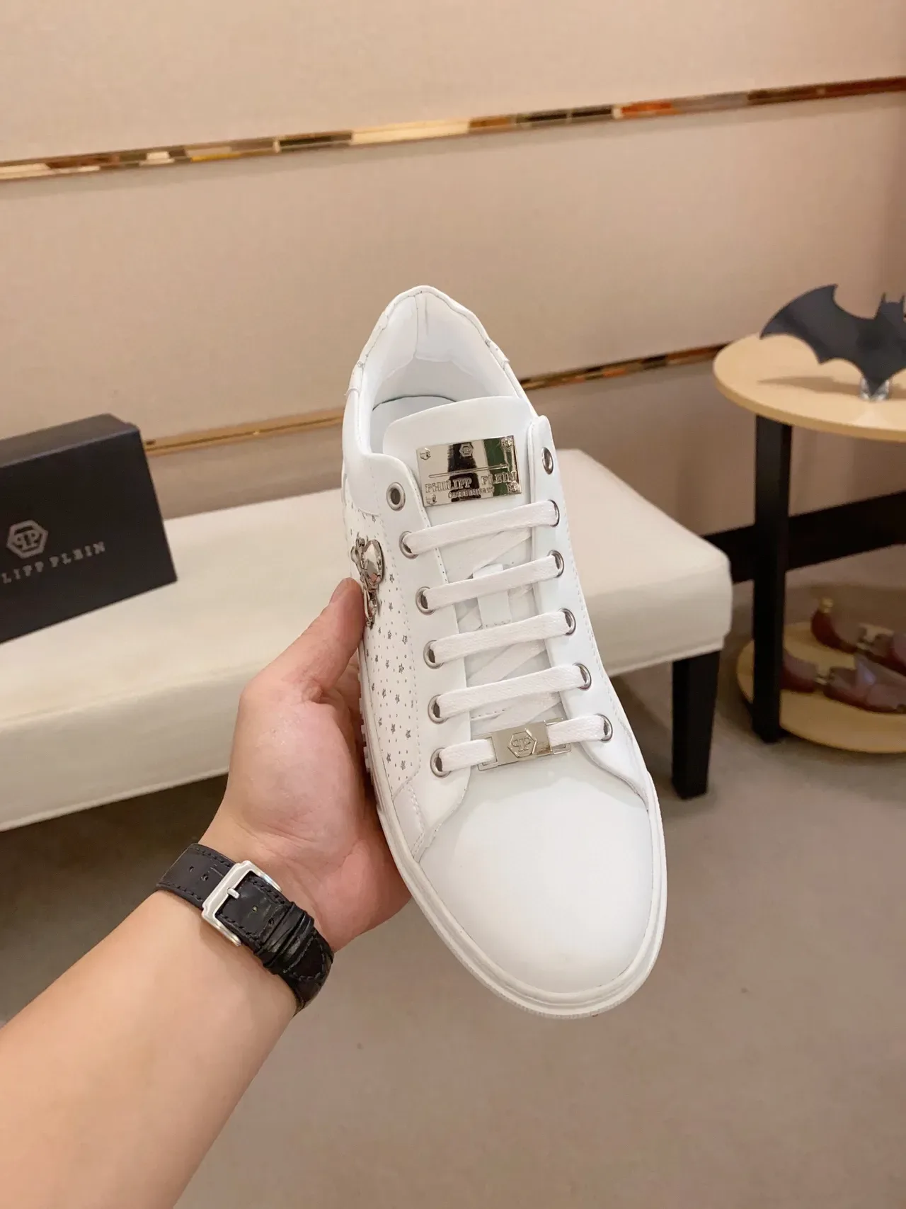 Philipp Plein Sneakers Lifestyle Blanches avec Emblème de Crâne Perforé Étoile 4