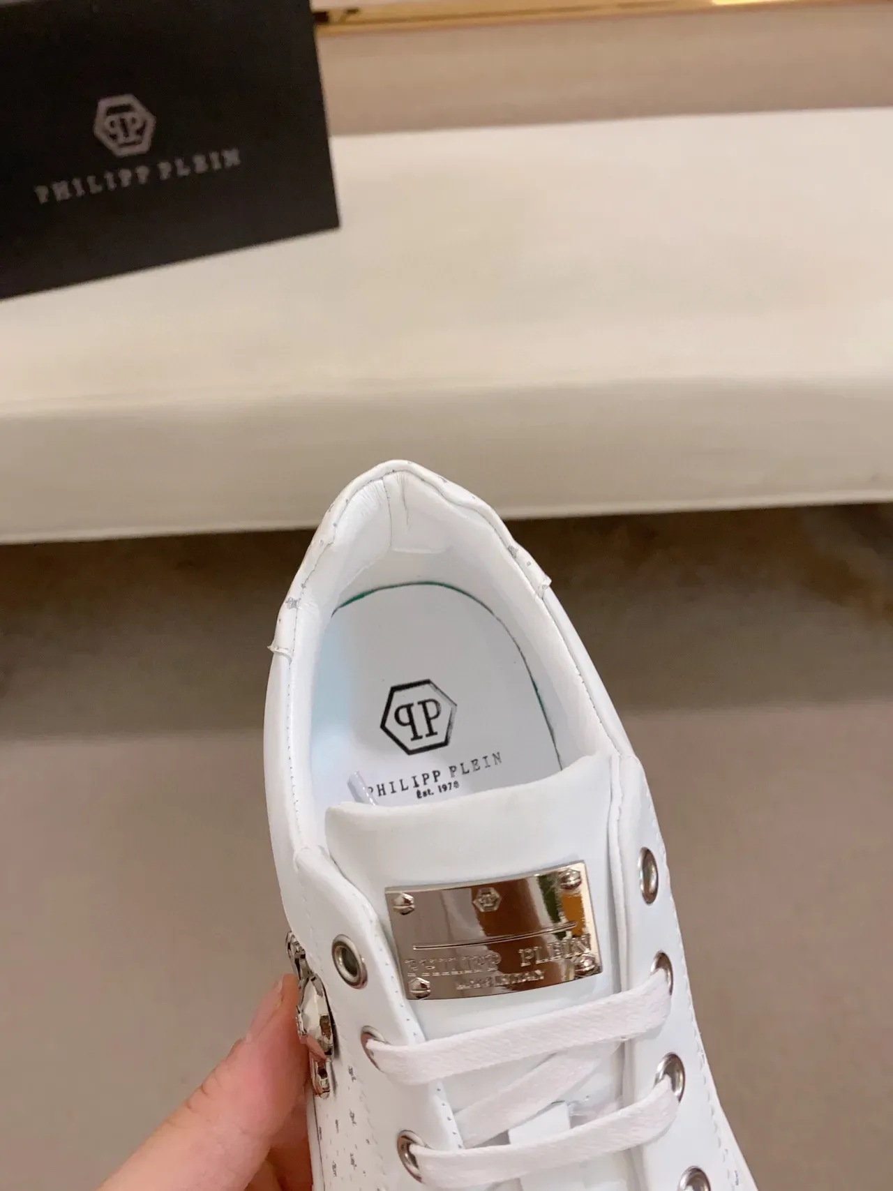 Philipp Plein Sneakers Lifestyle Blanches avec Emblème de Crâne Perforé Étoile 6