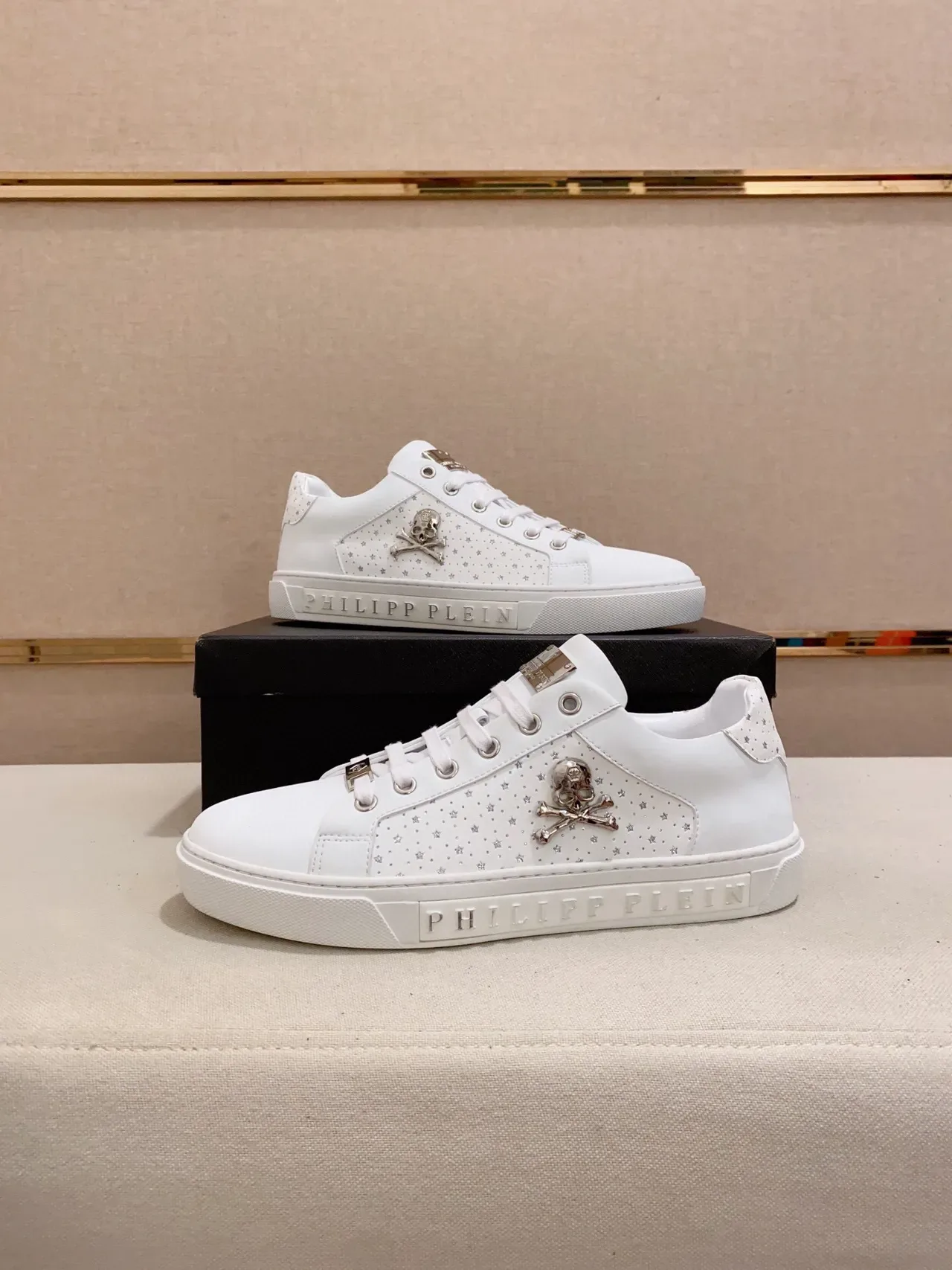 Philipp Plein Sneakers Lifestyle Blanches avec Emblème de Crâne Perforé Étoile 7