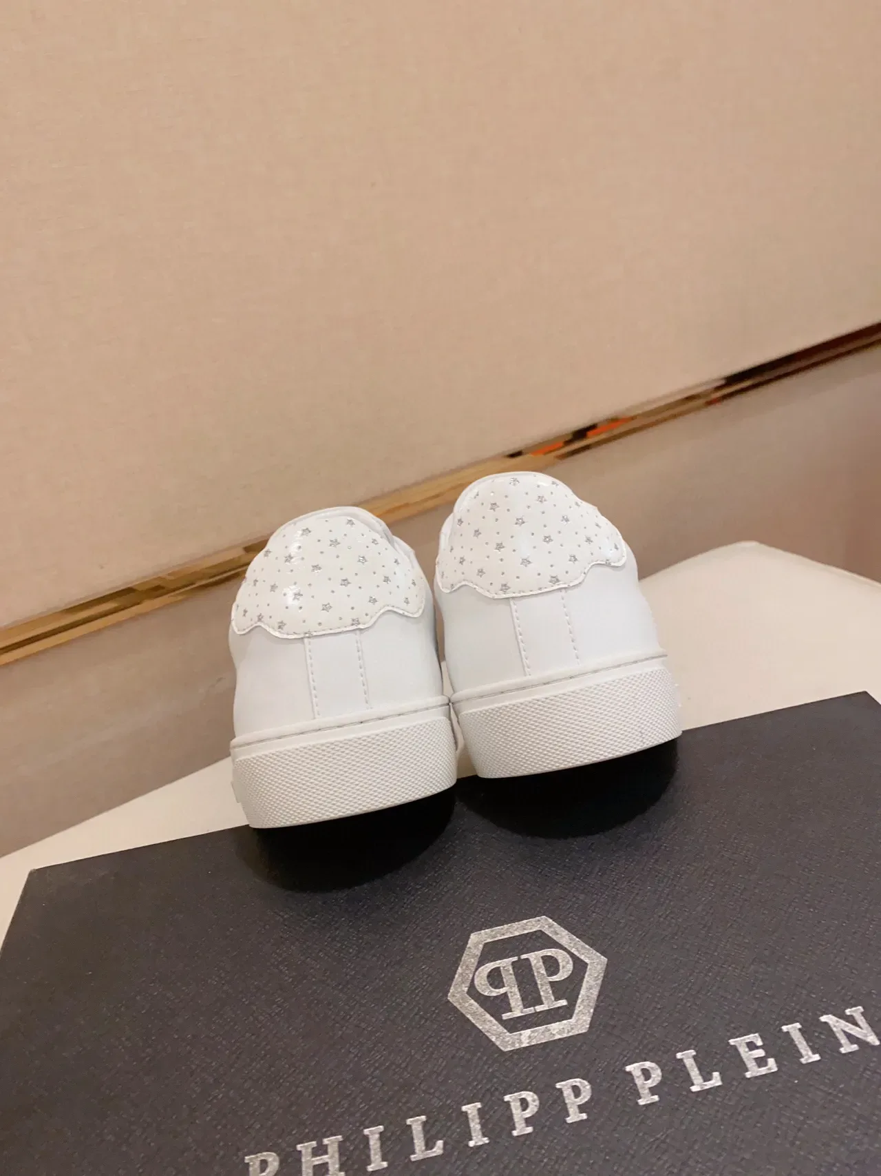 Philipp Plein Sneakers Lifestyle Blanches avec Emblème de Crâne Perforé Étoile 8
