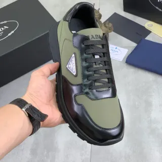 Prada Sneakers Lifestyle Vert Armée Noir Matière Mixte Plaque Logo Triangulaire
