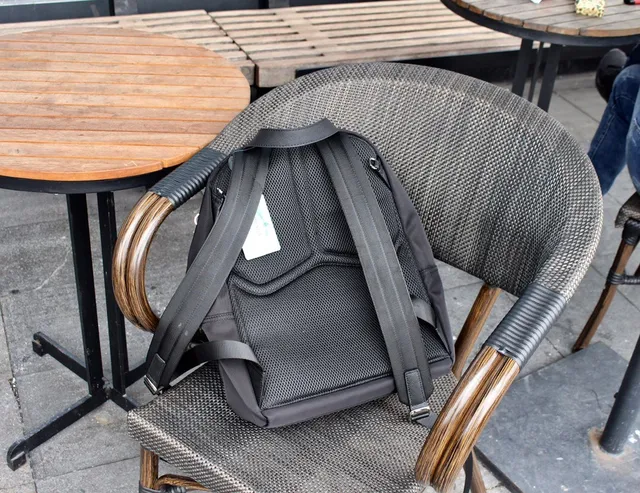 Prada Sac à dos casual en nylon noir mat de silhouette structurée 2