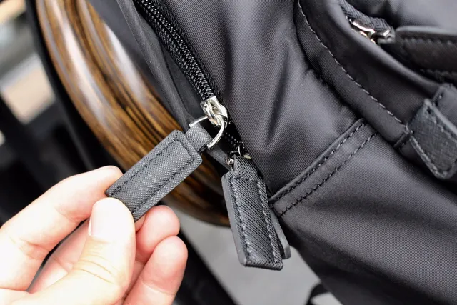 Prada Sac à dos casual en nylon noir mat de silhouette structurée 5