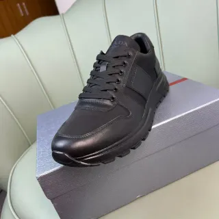 Prada Zapatillas Lifestyle de Cuero y Sintético Paneladas en Negro y Monocromo