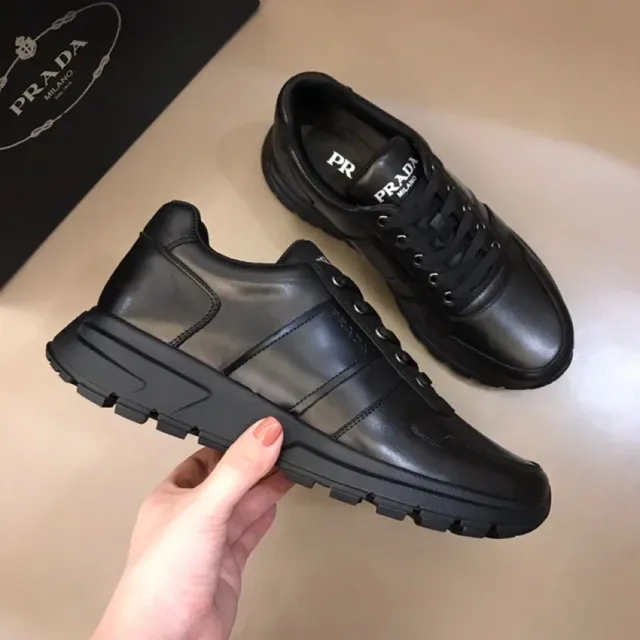 Prada Zapatillas Lifestyle Negro Paneles de Cuero Parte Superior Rayas de Logo Embossado 6