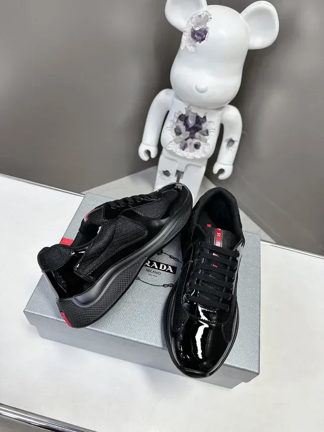 Prada Sneakers Lifestyle Noires en Cuir Patenté et Maille Low-Top 2