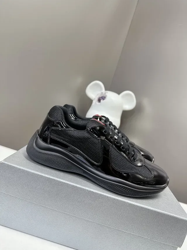 Prada Sneakers Lifestyle Noires en Cuir Patenté et Maille Low-Top 3