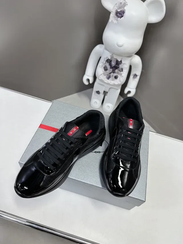 Prada Sneakers Lifestyle Noires en Cuir Patenté et Maille Low-Top 4