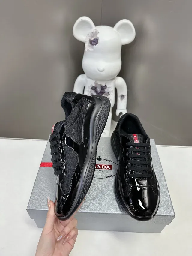 Prada Sneakers Lifestyle Noires en Cuir Patenté et Maille Low-Top 5