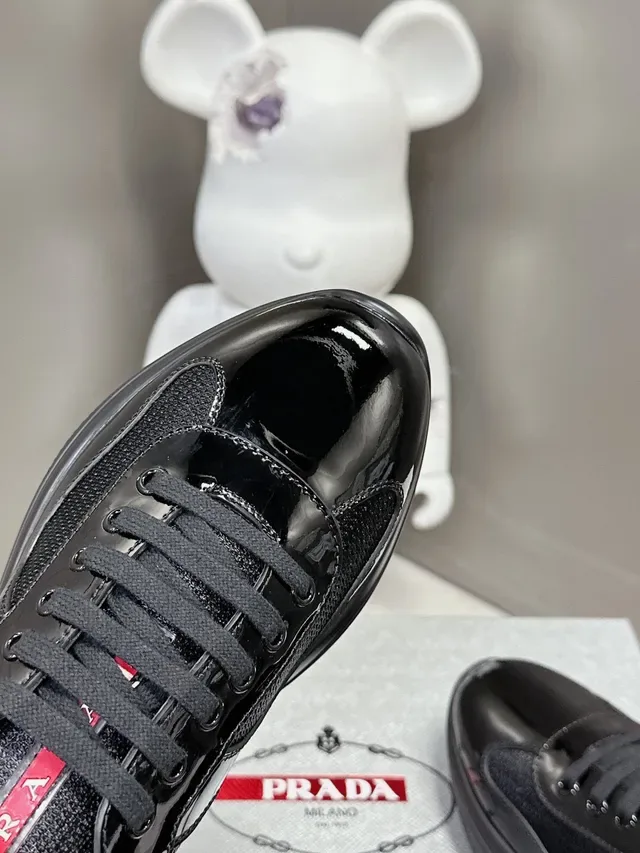 Prada Sneakers Lifestyle Noires en Cuir Patenté et Maille Low-Top 7