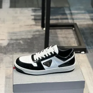 Prada أسود أبيض لامع باترنت مطفي مثقوب جلد حذاء رياضي نمط حياة