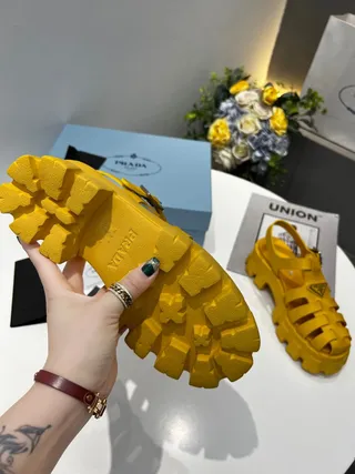 Prada Cloudbust Jaune Argenté Épais Plateforme Bretelles Sandales Gladiateur 5