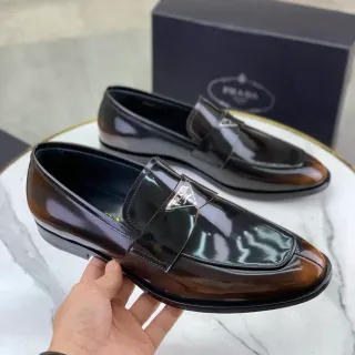 Prada Mocassins Patenté et Poli de Deux Tons Bout Carré