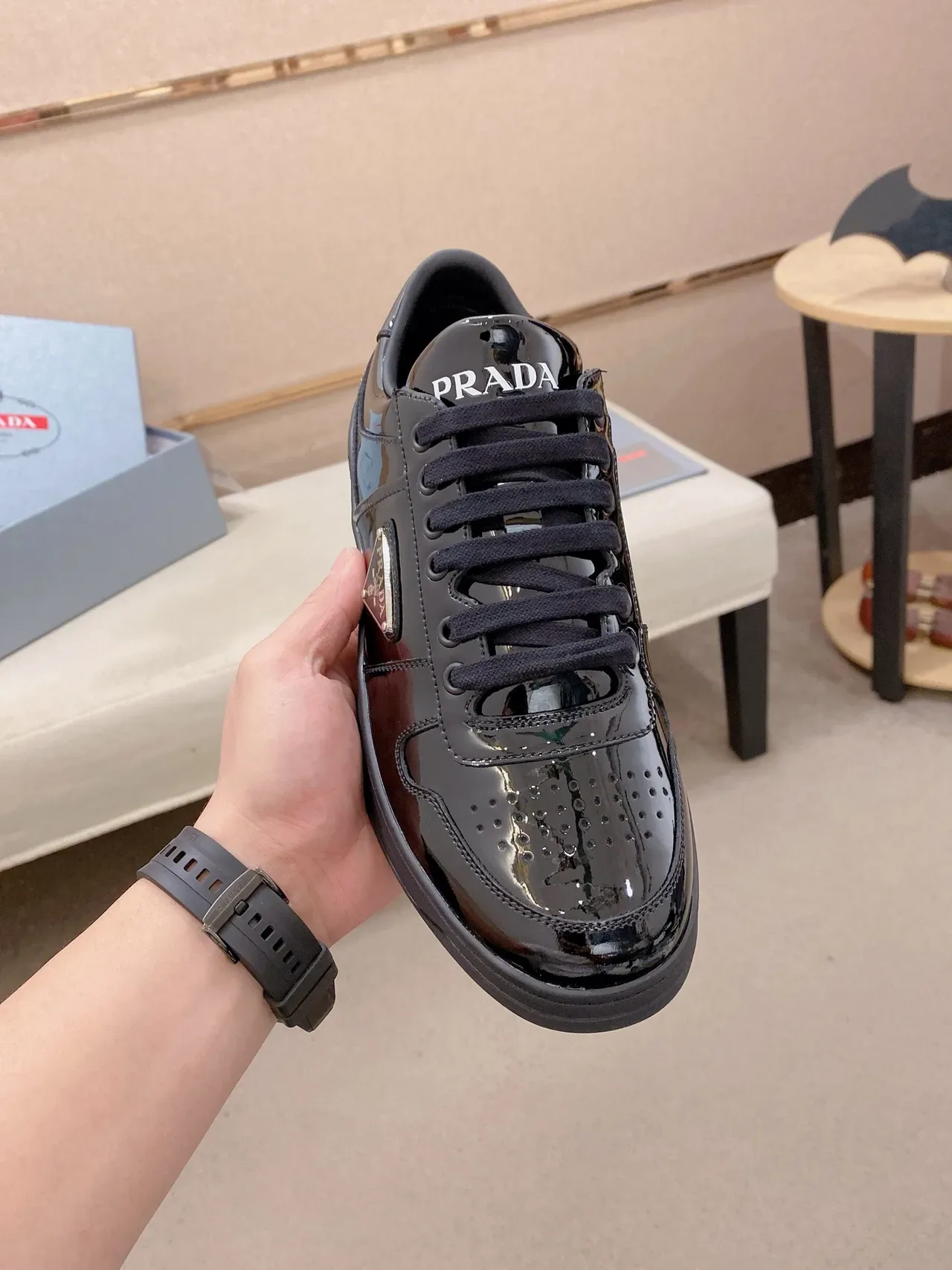 Prada Re-Edition 2005 Tênis Lifestyle de Couro Patentado Preto 6