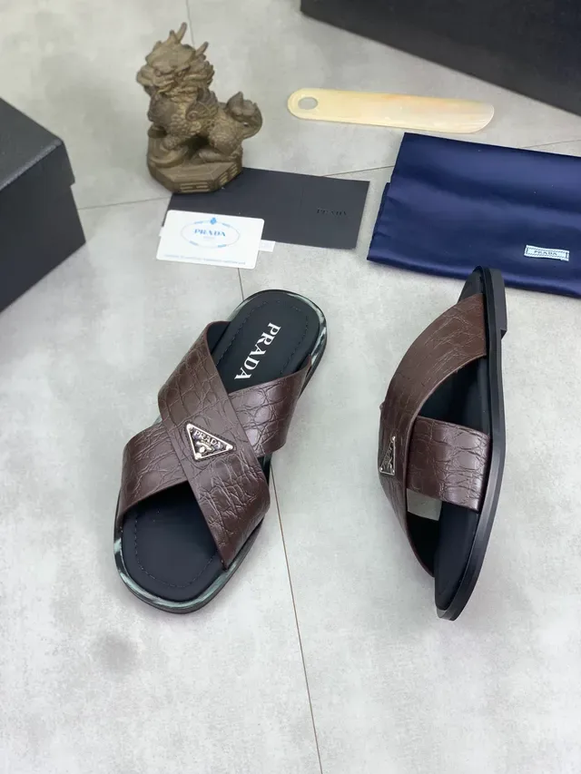 Sandalias Prada Slide Negro Marrón Cuero Embossado de Cocodrilo Correa Doble Cruzada 5