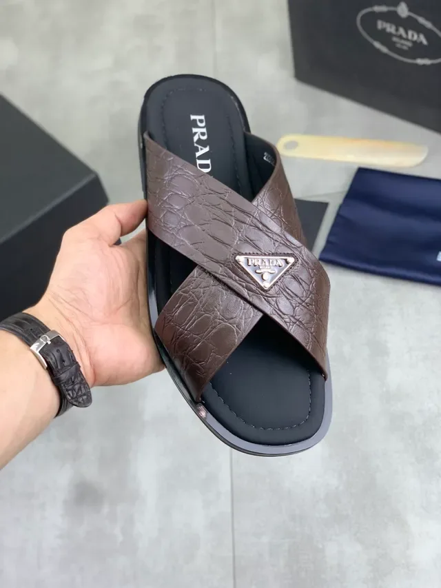 Sandalias Prada Slide Negro Marrón Cuero Embossado de Cocodrilo Correa Doble Cruzada 8