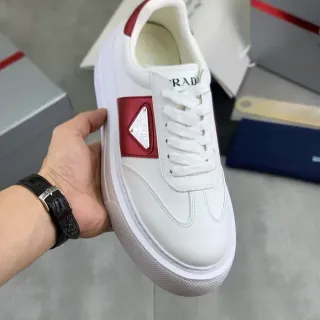 Prada Chaussures Lifestyle Blanches Rouges Cuir Supérieur Semelle de Plateforme Épaisse