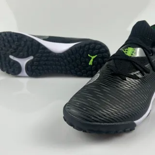 Puma काला सफेद रिबेड सिंथेटिक अपर सॉक-फिट कॉलर टर्फ सोकर जूते