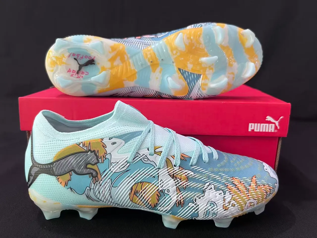 Puma Chaussures de football bleu et jaune, coupe basse, partie supérieure en chaussette, terrain ferme 7