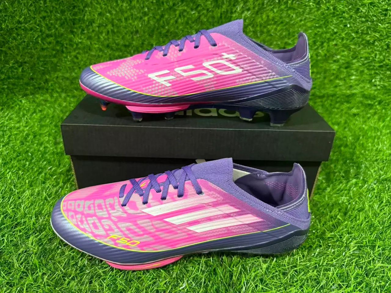 Puma Future Z গোলাপি বেগুনি নিম্ন-কাট সক-ফিট কলার ফার্ম-গ্রাউন্ড ফুটবল জুতা 2