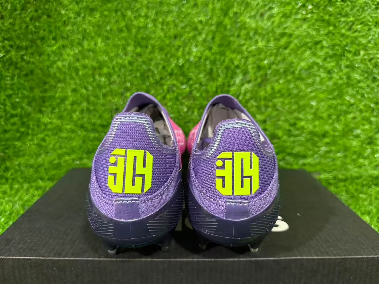 Puma Future Z গোলাপি বেগুনি নিম্ন-কাট সক-ফিট কলার ফার্ম-গ্রাউন্ড ফুটবল জুতা 4
