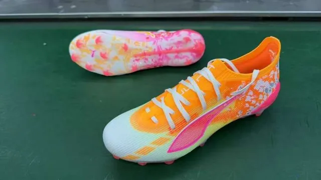 Puma Future Z Bottes de football à crampons Rose néon Orange éclaboussure Terrain ferme Chaussures de football 8