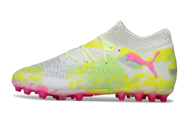 Puma Sapatos de Futebol Brancos e Rosas de Baixo Corte com Colarinho de Malha e Cordões Assimétricos Cobertos para Campo Firme 7