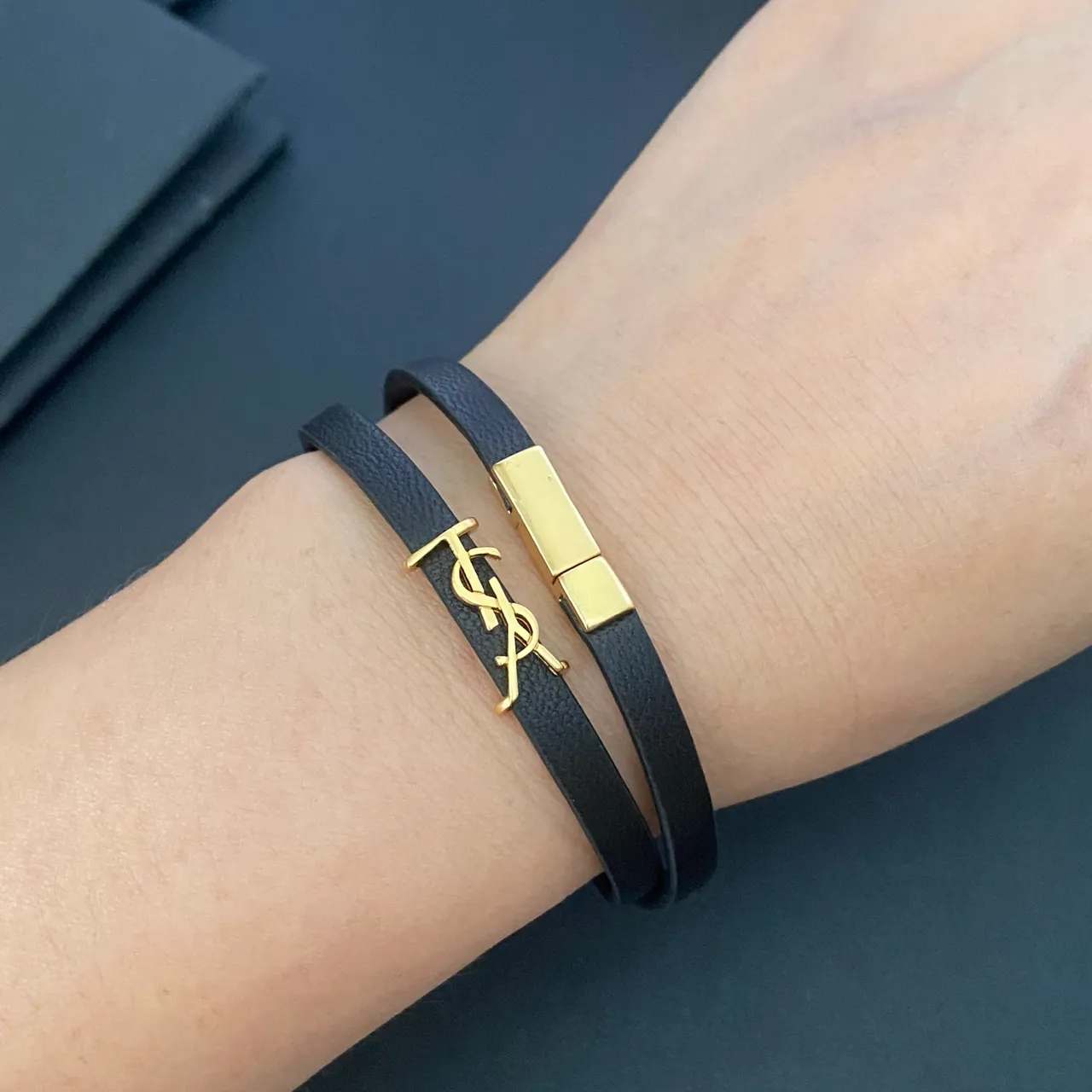 Saint Laurent Black Gold سوار جلد رفيع مغلف مزدوج 4