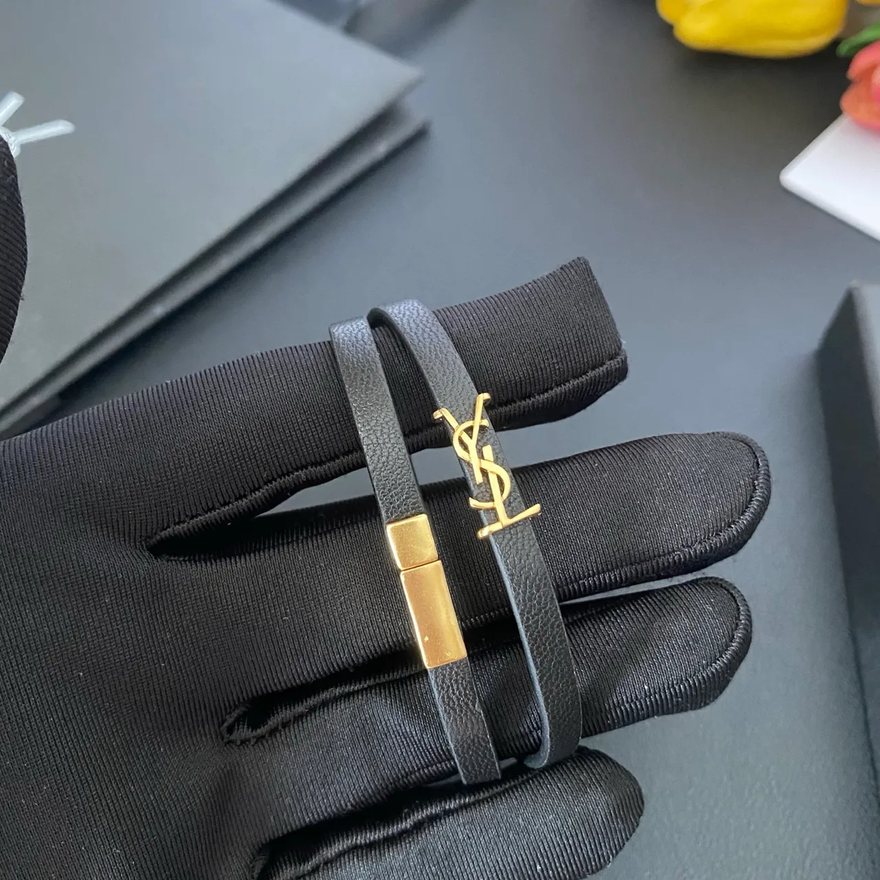 Saint Laurent Black Gold سوار جلد رفيع مغلف مزدوج 5