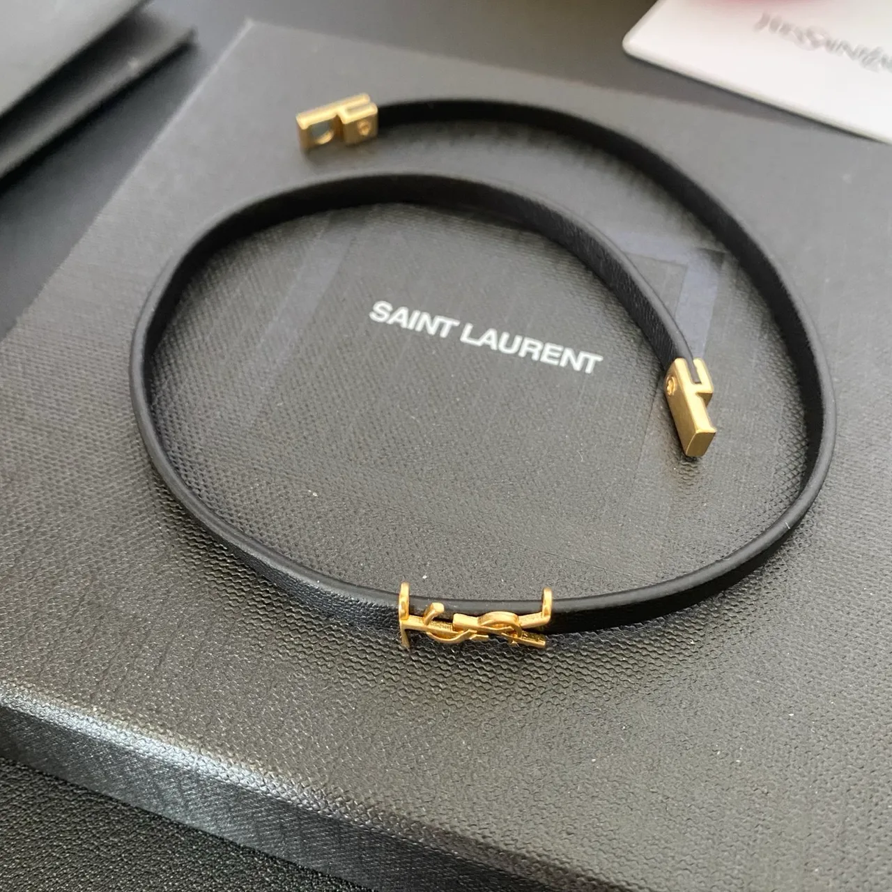 Saint Laurent Black Gold سوار جلد رفيع مغلف مزدوج 6