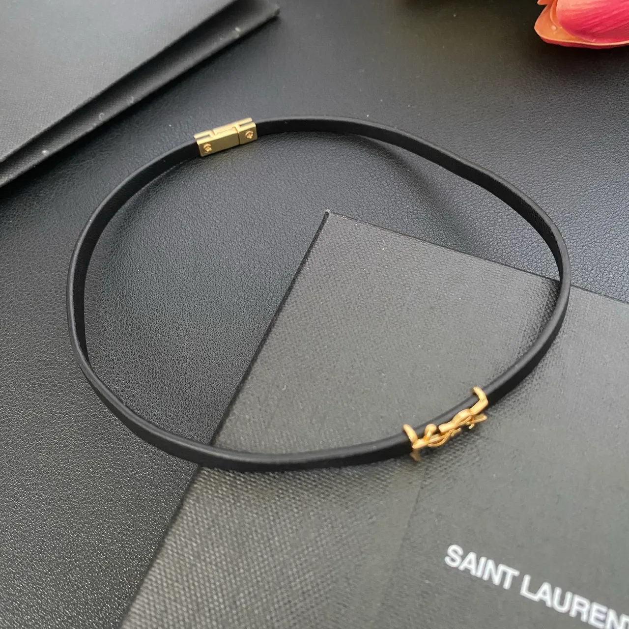 Saint Laurent Black Gold سوار جلد رفيع مغلف مزدوج 8