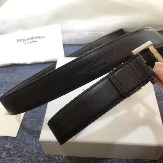 Saint Laurent Cinto Clássico com Monograma Preto Dourado Fivela Texturizada de Couro 10